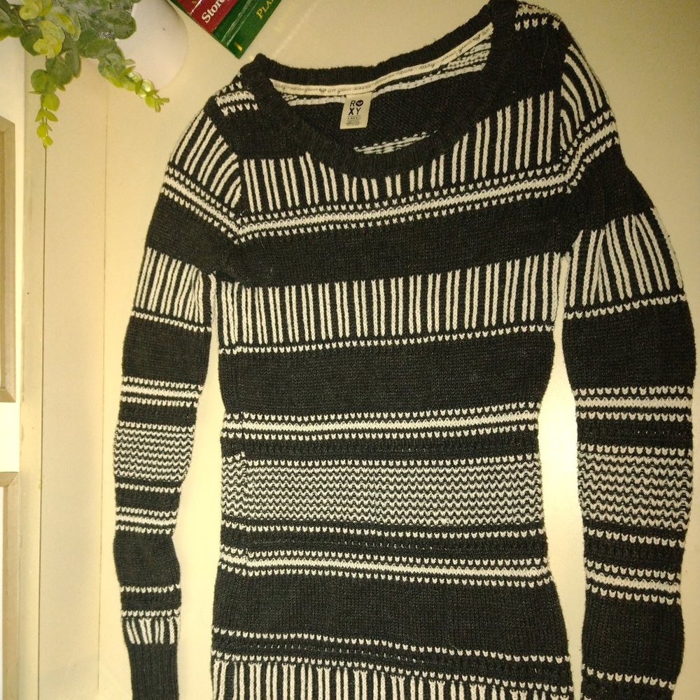 ROXY knitted dress.